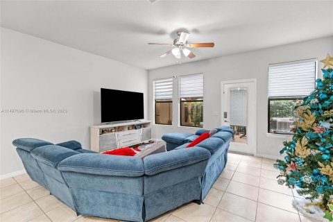 Townhouse in Palm Springs, Florida 3 bedrooms, 149.76 sq.m. № 880225 - photo 19