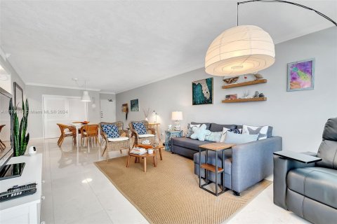 Condo in Fort Lauderdale, Florida, 1 bedroom  № 1385862 - photo 3