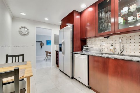 Condo in Fort Lauderdale, Florida, 1 bedroom  № 1385862 - photo 11