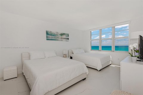 Condo in Miami Beach, Florida, 2 bedrooms  № 1385897 - photo 10