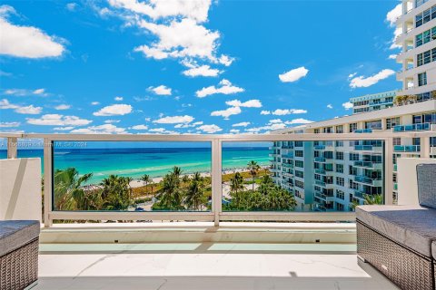 Condo in Miami Beach, Florida, 2 bedrooms  № 1385897 - photo 2