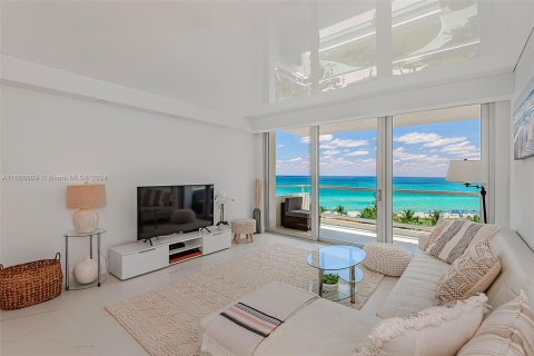 Condo in Miami Beach, Florida, 2 bedrooms  № 1385897 - photo 4