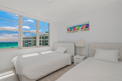 Condo in Miami Beach, Florida, 2 bedrooms  № 1385897 - photo 12