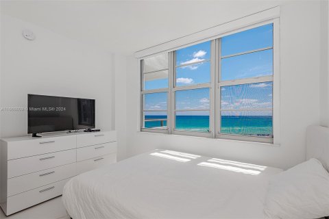 Condo in Miami Beach, Florida, 2 bedrooms  № 1385897 - photo 13