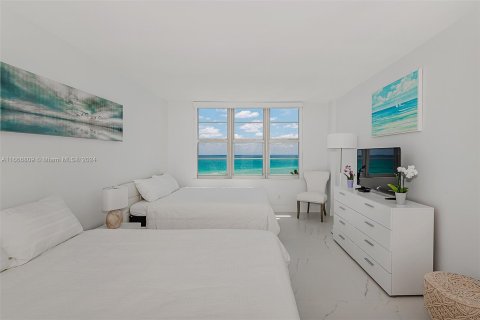 Condo in Miami Beach, Florida, 2 bedrooms  № 1385897 - photo 9