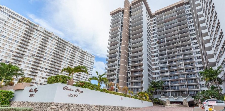 Condo in Hallandale Beach, Florida, 2 bedrooms  № 1385898