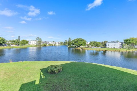 Condo in Deerfield Beach, Florida, 1 bedroom  № 827709 - photo 1