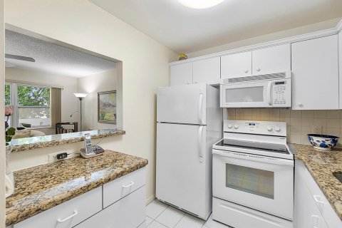 Condo in Deerfield Beach, Florida, 1 bedroom  № 827709 - photo 11