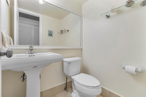 Condo in Deerfield Beach, Florida, 1 bedroom  № 827709 - photo 10