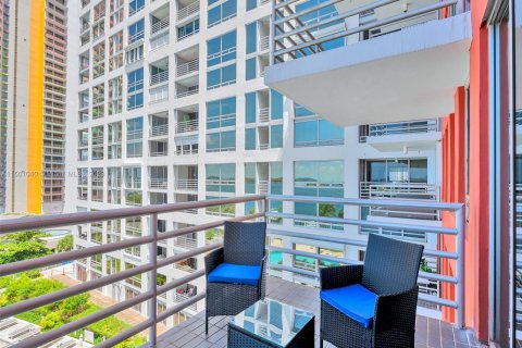 Condo in Miami, Florida, 2 bedrooms  № 909507 - photo 24