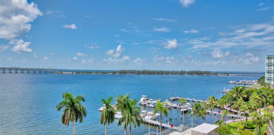 Condo in Miami, Florida, 2 bedrooms  № 909507