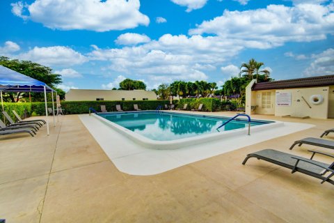 Villa ou maison à vendre à West Palm Beach, Floride: 2 chambres, 79.62 m2 № 1119091 - photo 1