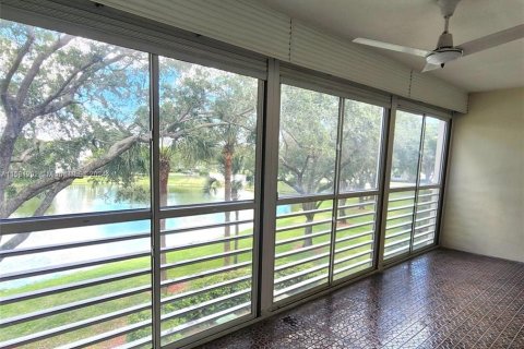 Copropriété à vendre à Coconut Creek, Floride: 2 chambres, 107.4 m2 № 1161234 - photo 23