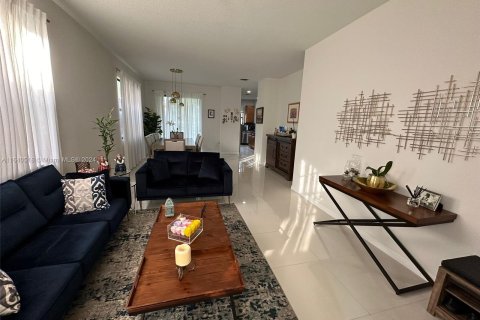 Casa en venta en Miami, Florida, 4 dormitorios № 1325274 - foto 10