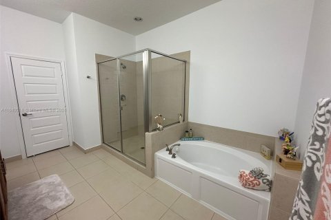 Casa en venta en Miami, Florida, 4 dormitorios № 1325274 - foto 17