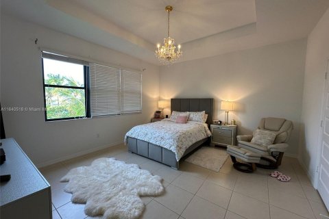 Villa ou maison à vendre à Miami, Floride: 4 chambres № 1325274 - photo 3