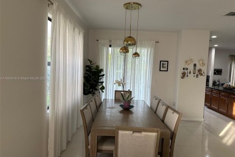 Casa en venta en Miami, Florida, 4 dormitorios № 1325274 - foto 11