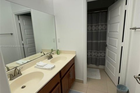 Villa ou maison à vendre à Miami, Floride: 4 chambres № 1325274 - photo 6