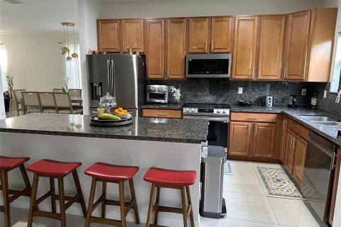 Casa en venta en Miami, Florida, 4 dormitorios № 1325274 - foto 12