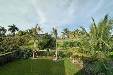 Casa en venta en Miami, Florida, 4 dormitorios № 1325274 - foto 8