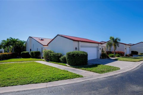 House in Punta Gorda, Florida 3 bedrooms, 239.87 sq.m. № 850727 - photo 3