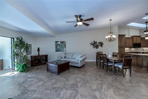 Villa ou maison à vendre à Punta Gorda, Floride: 3 chambres, 239.87 m2 № 850727 - photo 15