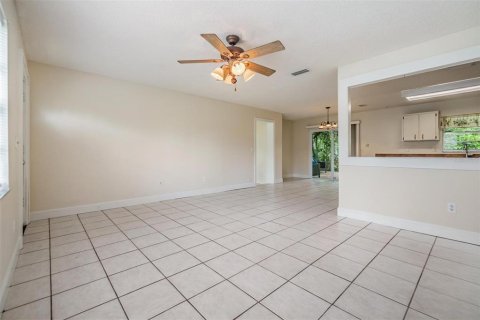 House in Brandon, Florida 3 bedrooms, 132.66 sq.m. № 1323300 - photo 6