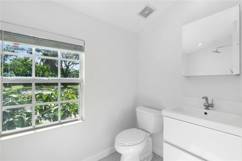Купить виллу или дом в Майами-Шорс, Флорида 3 спальни, 139.91м2, № 958552 - фото 19