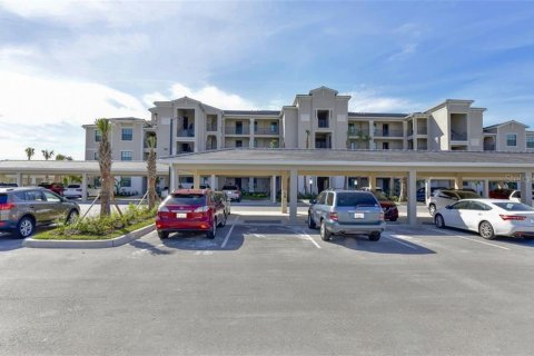 Condominio en alquiler en Bradenton, Florida, 2 dormitorios, 107.21 m2 № 240764 - foto 1