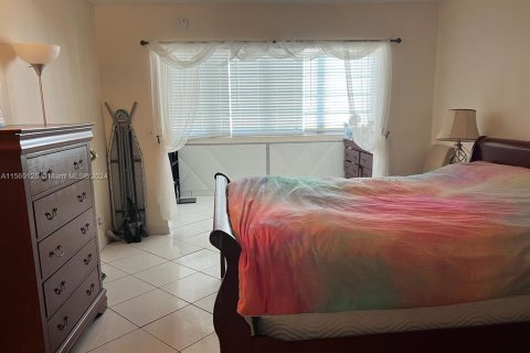 Condominio en venta en Hallandale Beach, Florida, 1 dormitorio, 71.53 m2 № 1118755 - foto 8
