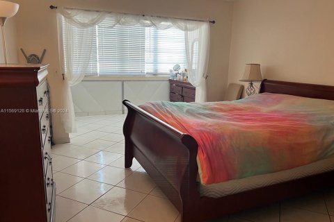 Condominio en venta en Hallandale Beach, Florida, 1 dormitorio, 71.53 m2 № 1118755 - foto 7