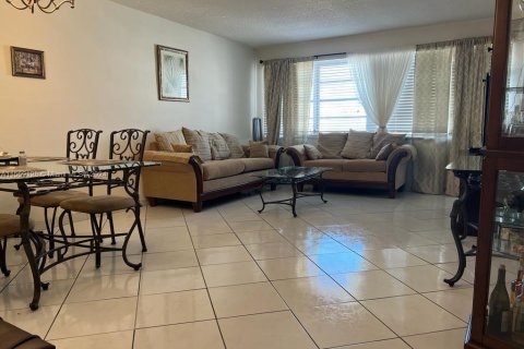 Condominio en venta en Hallandale Beach, Florida, 1 dormitorio, 71.53 m2 № 1118755 - foto 1