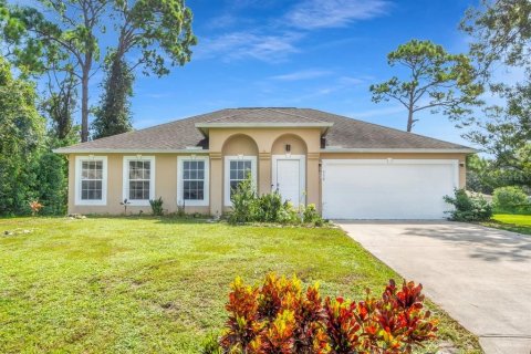 Villa ou maison à vendre à Palm Bay, Floride: 3 chambres, 180.32 m2 № 741265 - photo 2