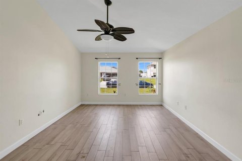 Villa ou maison à vendre à Palm Bay, Floride: 3 chambres, 180.32 m2 № 741265 - photo 6