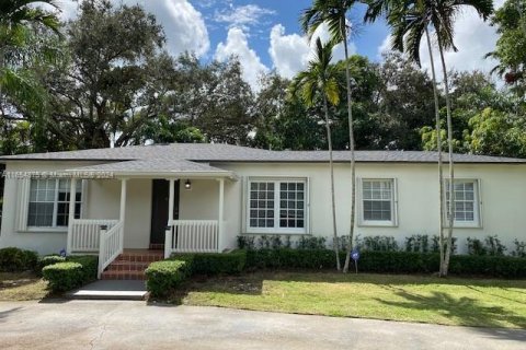 Villa ou maison à louer à South Miami, Floride: 3 chambres, 121.33 m2 № 1352180 - photo 1