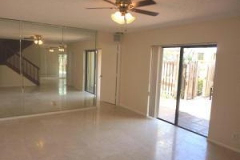 Townhouse in Boynton Beach, Florida 3 bedrooms, 136.75 sq.m. № 1208699 - photo 11