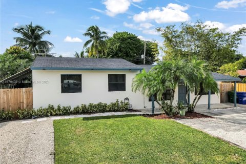 House in Fort Lauderdale, Florida 3 bedrooms, 115.2 sq.m. № 1410526 - photo 1