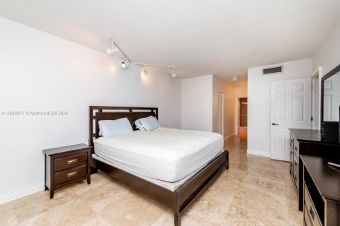 Copropriété à vendre à Hallandale Beach, Floride: 3 chambres, 161.65 m2 № 1410757 - photo 26