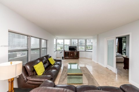 Condominio en venta en Hallandale Beach, Florida, 3 dormitorios, 161.65 m2 № 1410757 - foto 11