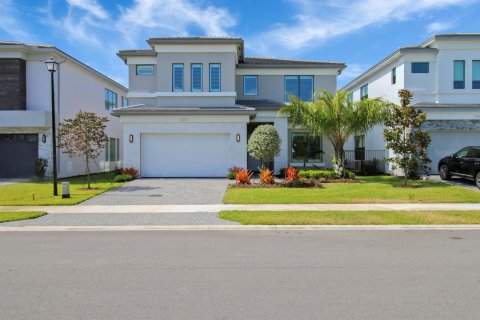 House in Boca Raton, Florida 5 bedrooms, 353.12 sq.m. № 1186597 - photo 1