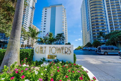 Condo in Fort Lauderdale, Florida, 1 bedroom  № 1396079 - photo 1