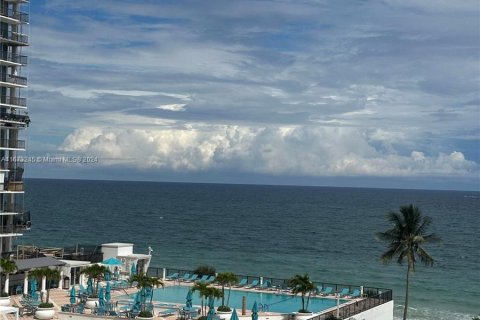 Condominio en venta en Fort Lauderdale, Florida, 1 dormitorio, 78.97 m2 № 1396079 - foto 3