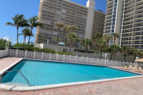 Condo in Fort Lauderdale, Florida, 1 bedroom  № 1396079 - photo 11