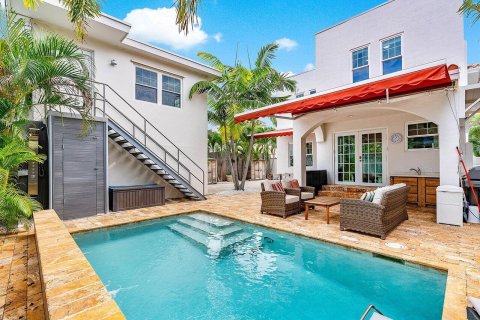 House in West Palm Beach, Florida 5 bedrooms, 258.64 sq.m. № 1188544 - photo 9