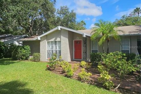 House in Tampa, Florida 3 bedrooms, 167.69 sq.m. № 1352919 - photo 2