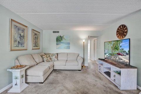 Condo in Palm Springs, Florida, 2 bedrooms  № 1186301 - photo 26