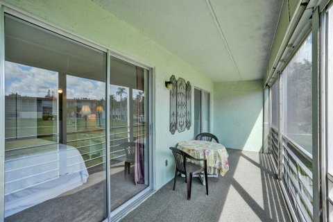 Condo in Palm Springs, Florida, 2 bedrooms  № 1186301 - photo 13