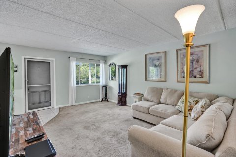 Condo in Palm Springs, Florida, 2 bedrooms  № 1186301 - photo 23