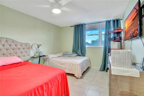 Condo in Lauderhill, Florida, 2 bedrooms  № 1145284 - photo 10