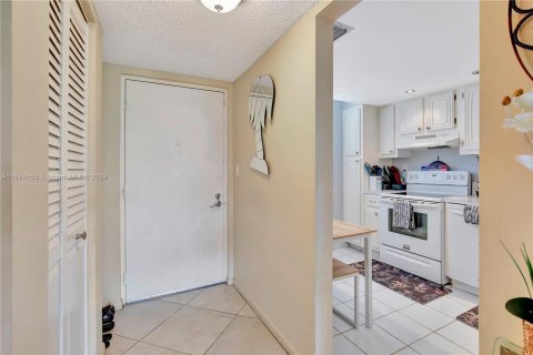 Condo in Lauderhill, Florida, 2 bedrooms  № 1145284 - photo 15